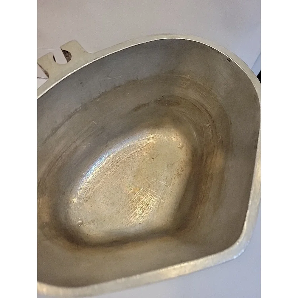Silver‎ Seal Hammered Aluminum Triangle Pan with Lid Vintage 1930s